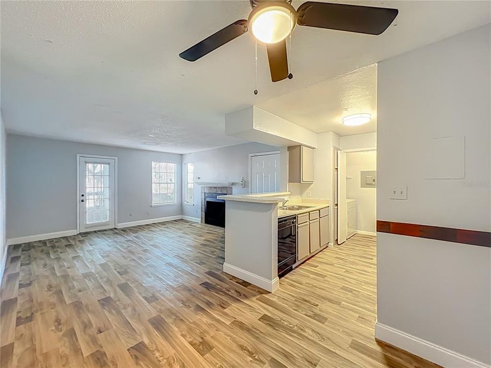 На продажу: $139,000 (2 спален, 1 ванн, 810 Квадратных фут)