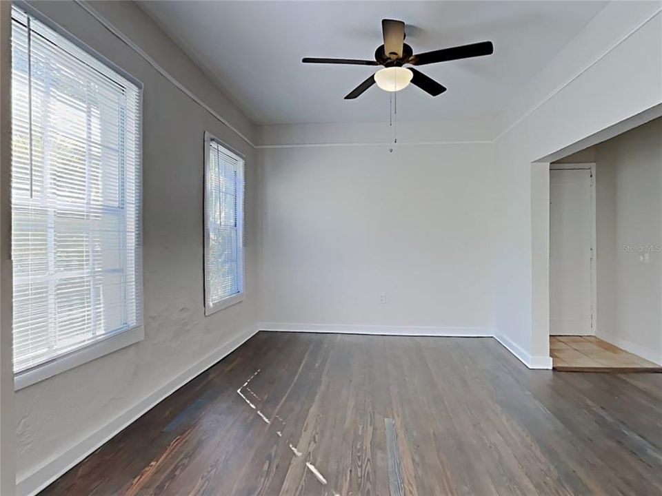 For Rent: $1,995 (1 beds, 1 baths, 740 Square Feet)