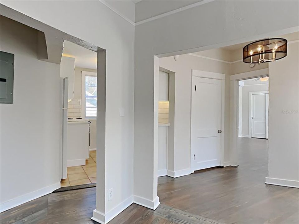 For Rent: $1,995 (1 beds, 1 baths, 740 Square Feet)