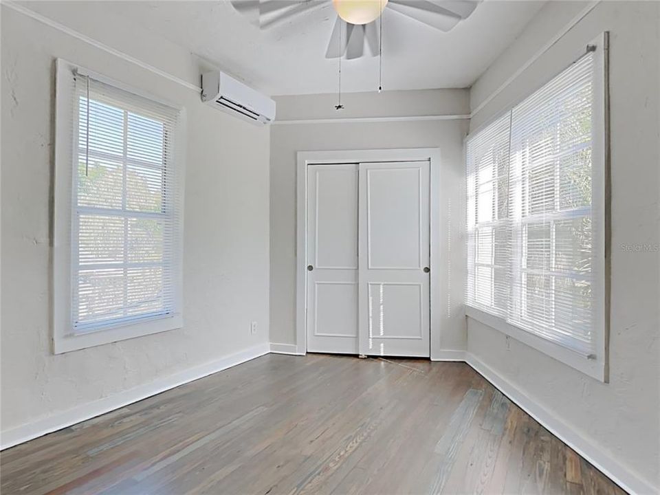 For Rent: $1,995 (1 beds, 1 baths, 740 Square Feet)