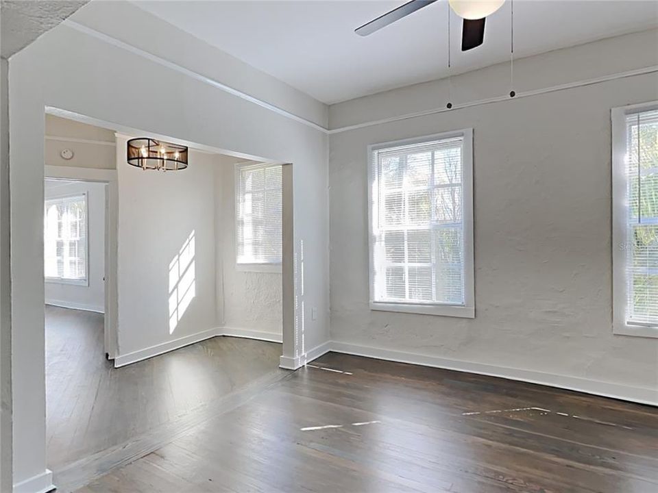 For Rent: $1,995 (1 beds, 1 baths, 740 Square Feet)