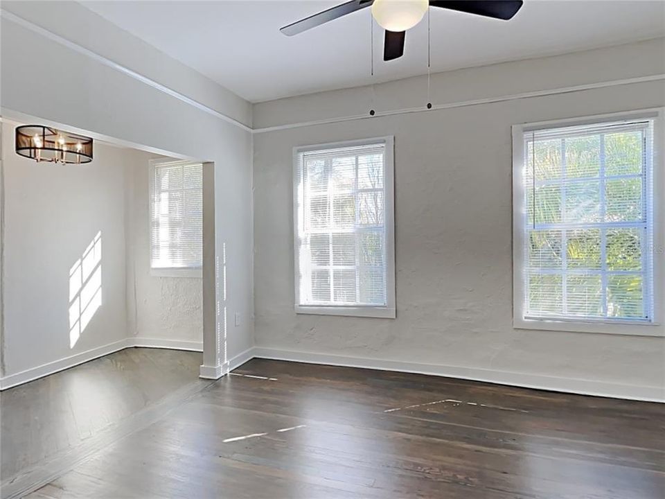 For Rent: $1,995 (1 beds, 1 baths, 740 Square Feet)