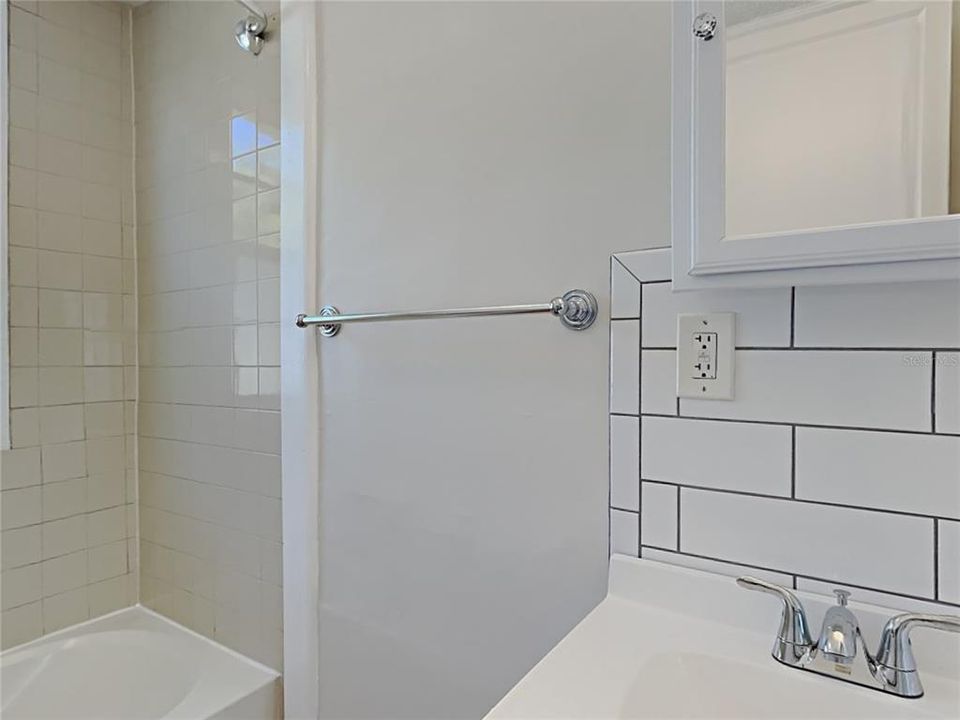 For Rent: $1,995 (1 beds, 1 baths, 740 Square Feet)