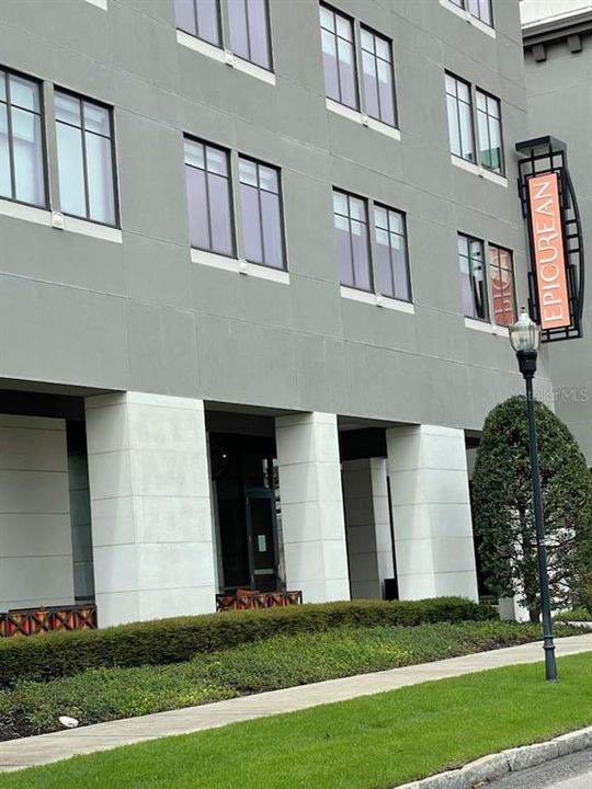 For Rent: $1,995 (1 beds, 1 baths, 740 Square Feet)