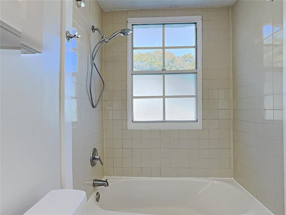 For Rent: $1,995 (1 beds, 1 baths, 740 Square Feet)