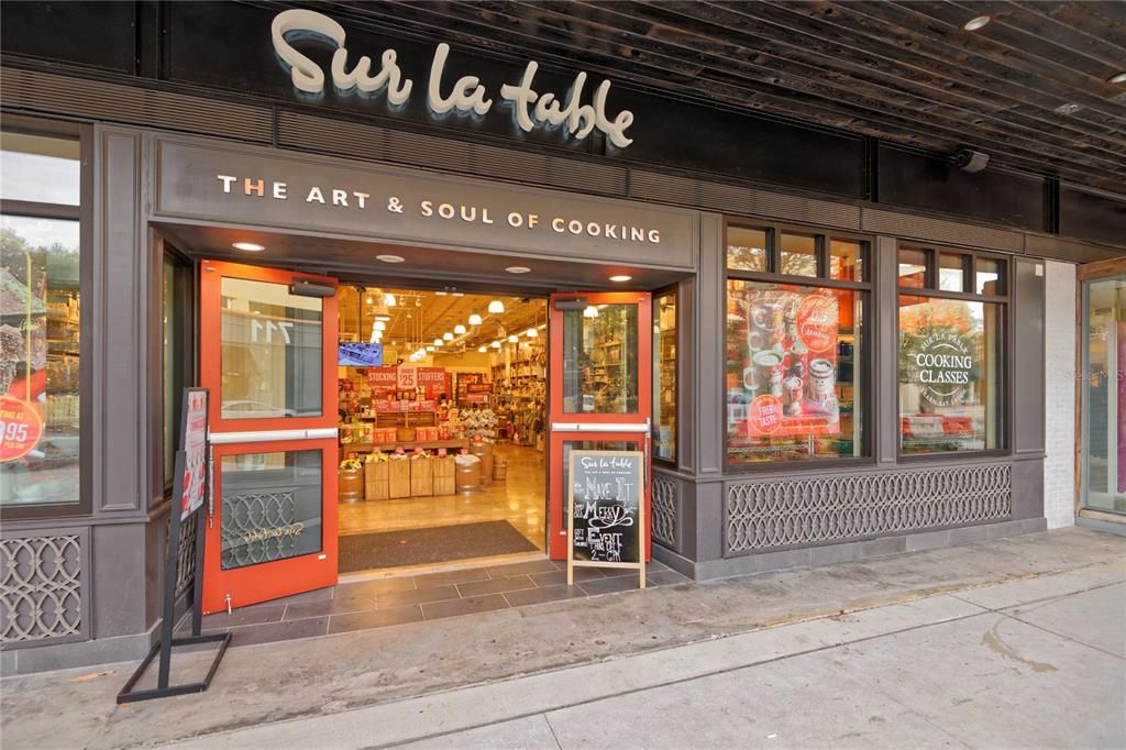 For Rent: $1,995 (1 beds, 1 baths, 740 Square Feet)