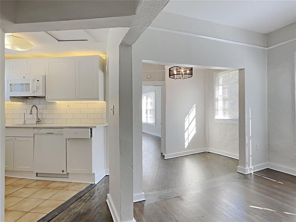 For Rent: $1,995 (1 beds, 1 baths, 740 Square Feet)