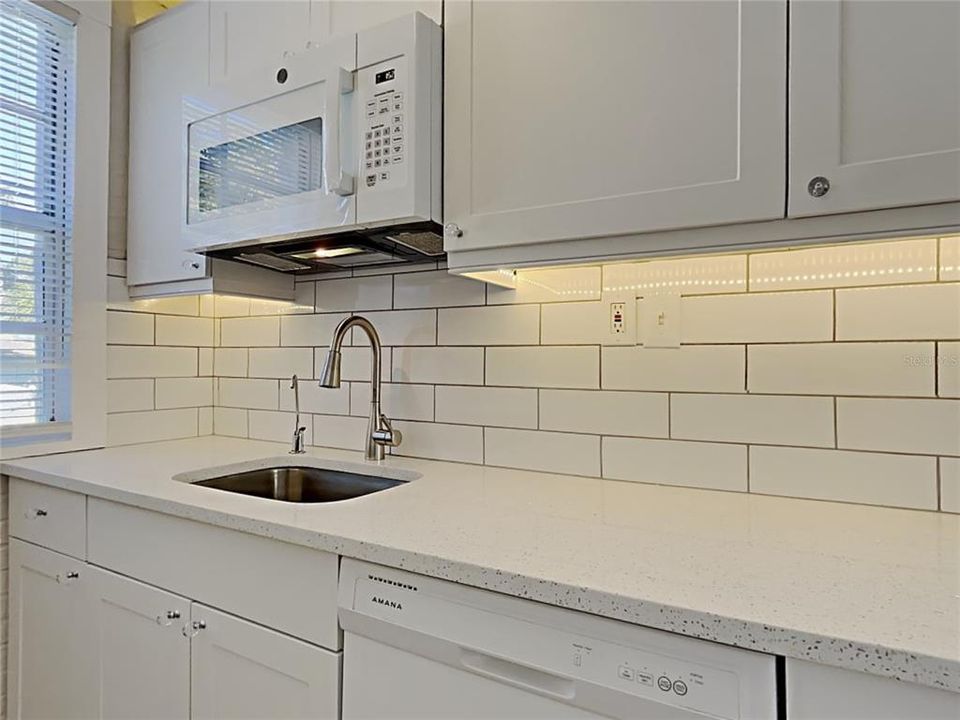 For Rent: $1,995 (1 beds, 1 baths, 740 Square Feet)