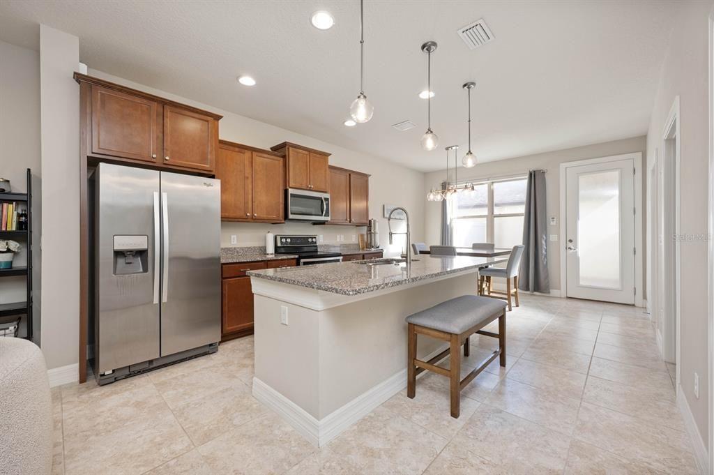 For Sale: $370,000 (2 beds, 2 baths, 1456 Square Feet)