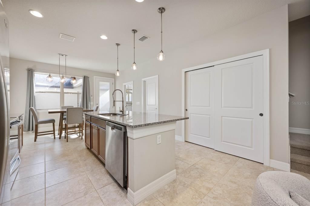 For Sale: $370,000 (2 beds, 2 baths, 1456 Square Feet)