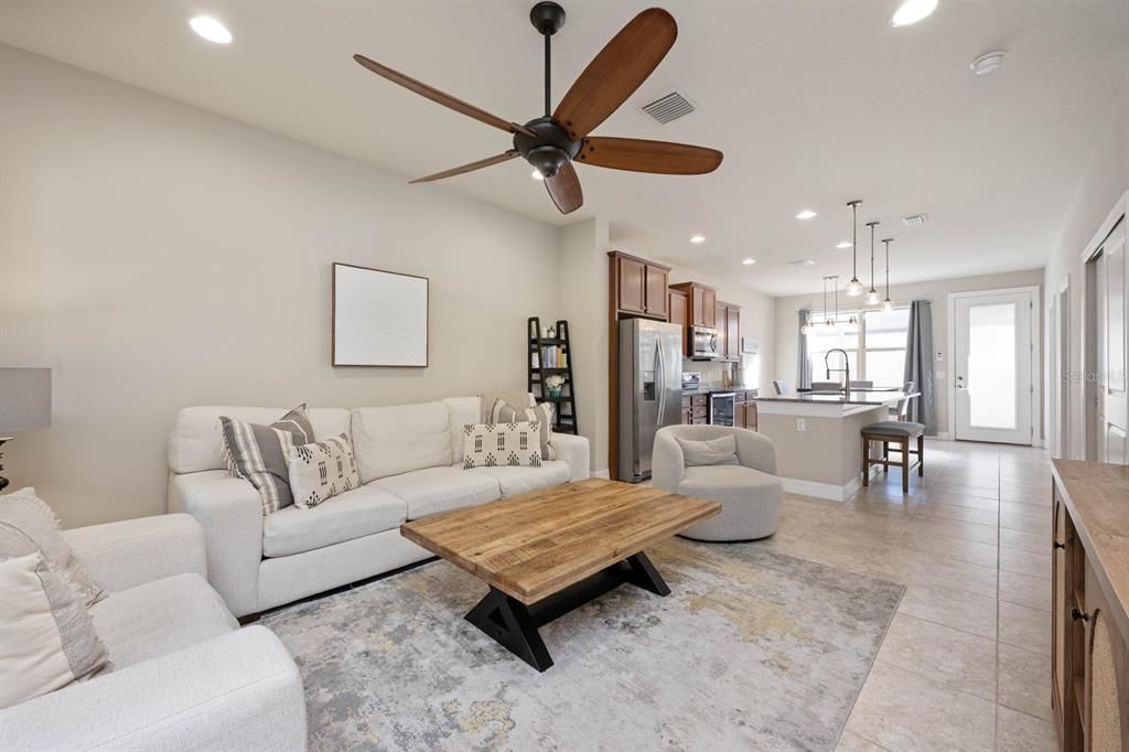 For Sale: $370,000 (2 beds, 2 baths, 1456 Square Feet)