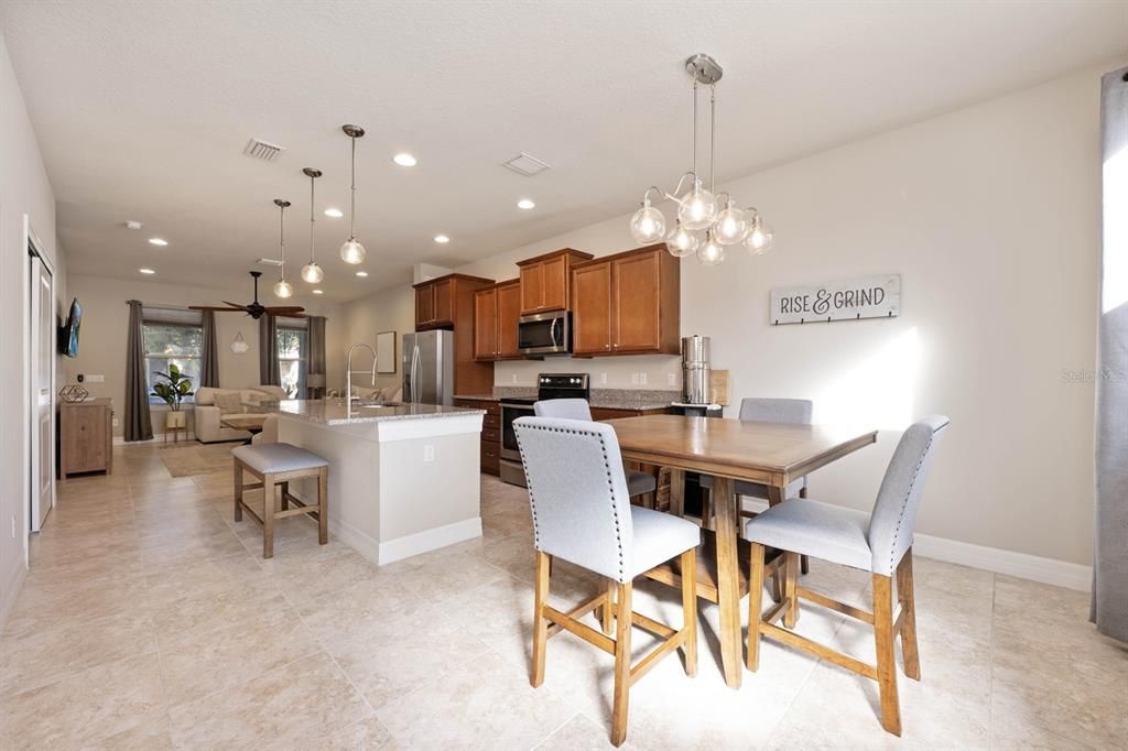 For Sale: $370,000 (2 beds, 2 baths, 1456 Square Feet)