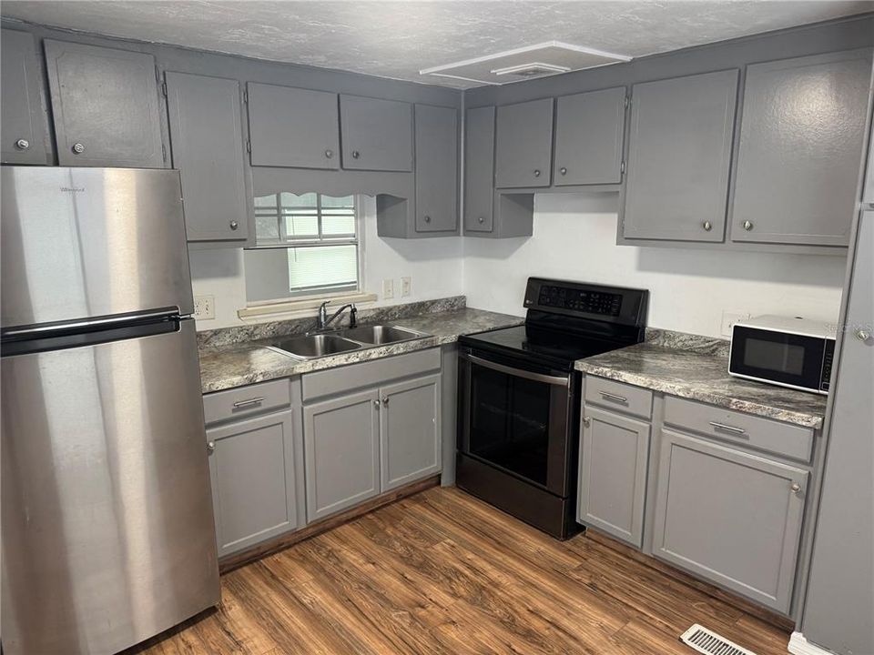 На продажу: $175,000 (2 спален, 1 ванн, 672 Квадратных фут)