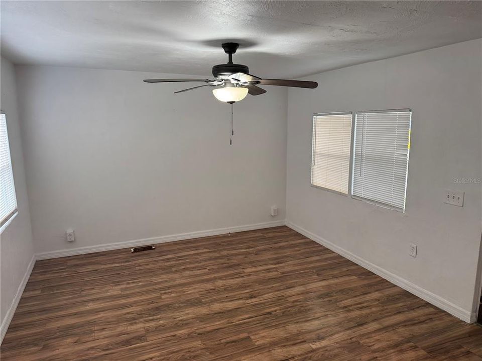 На продажу: $175,000 (2 спален, 1 ванн, 672 Квадратных фут)