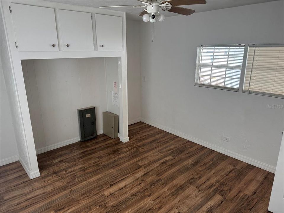 На продажу: $175,000 (2 спален, 1 ванн, 672 Квадратных фут)