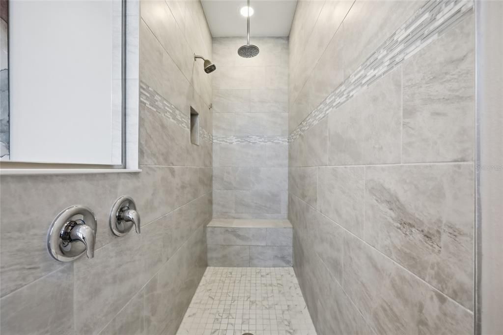 На продажу: $900,000 (7 спален, 4 ванн, 4720 Квадратных фут)