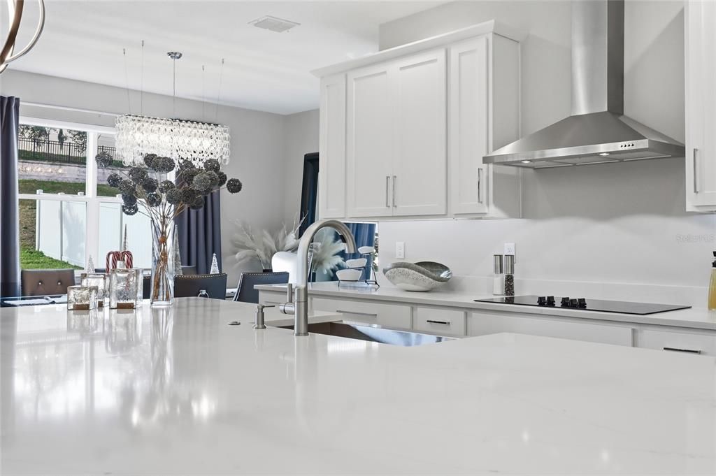 На продажу: $900,000 (7 спален, 4 ванн, 4720 Квадратных фут)