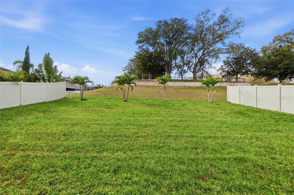 На продажу: $900,000 (7 спален, 4 ванн, 4720 Квадратных фут)