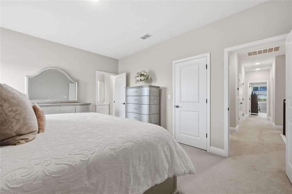 На продажу: $900,000 (7 спален, 4 ванн, 4720 Квадратных фут)