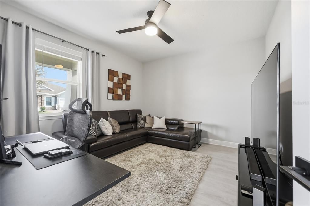 На продажу: $900,000 (7 спален, 4 ванн, 4720 Квадратных фут)