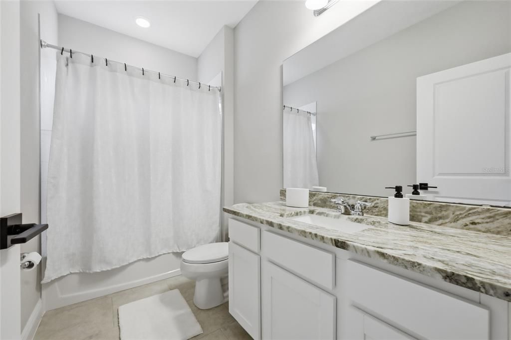 На продажу: $900,000 (7 спален, 4 ванн, 4720 Квадратных фут)