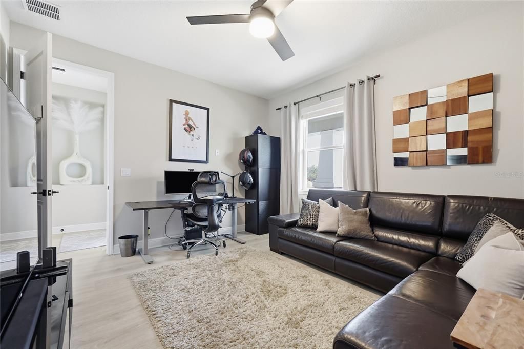 На продажу: $900,000 (7 спален, 4 ванн, 4720 Квадратных фут)