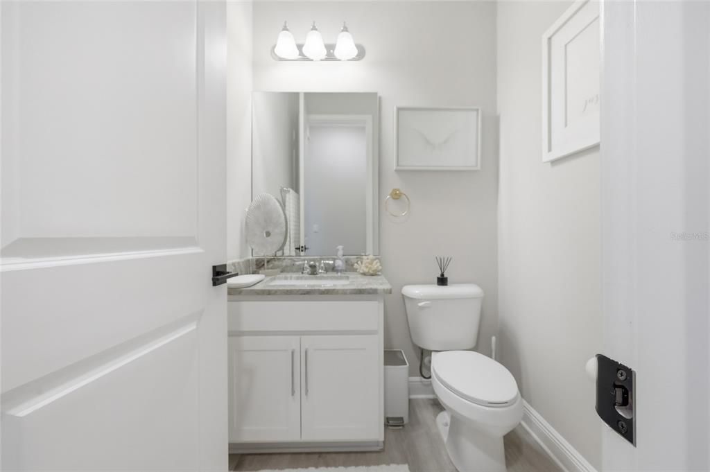 На продажу: $900,000 (7 спален, 4 ванн, 4720 Квадратных фут)