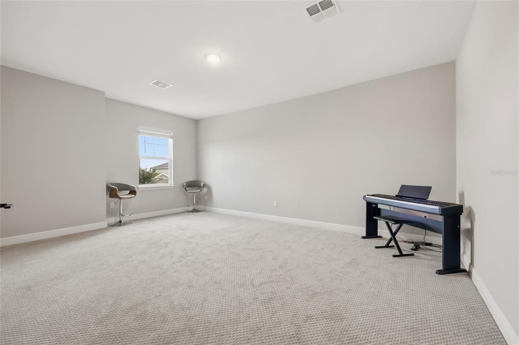 На продажу: $900,000 (7 спален, 4 ванн, 4720 Квадратных фут)