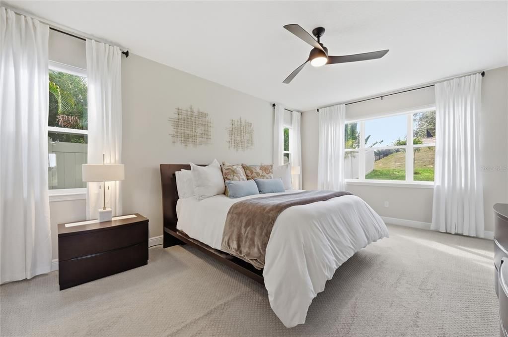 На продажу: $900,000 (7 спален, 4 ванн, 4720 Квадратных фут)