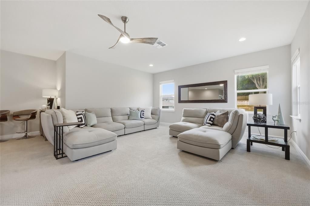 На продажу: $900,000 (7 спален, 4 ванн, 4720 Квадратных фут)