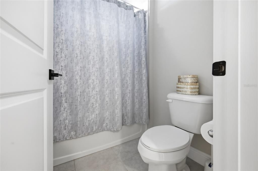 На продажу: $900,000 (7 спален, 4 ванн, 4720 Квадратных фут)