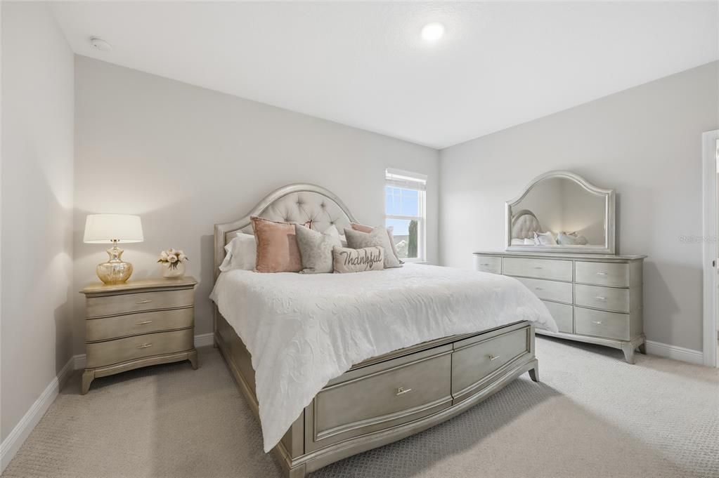 На продажу: $900,000 (7 спален, 4 ванн, 4720 Квадратных фут)