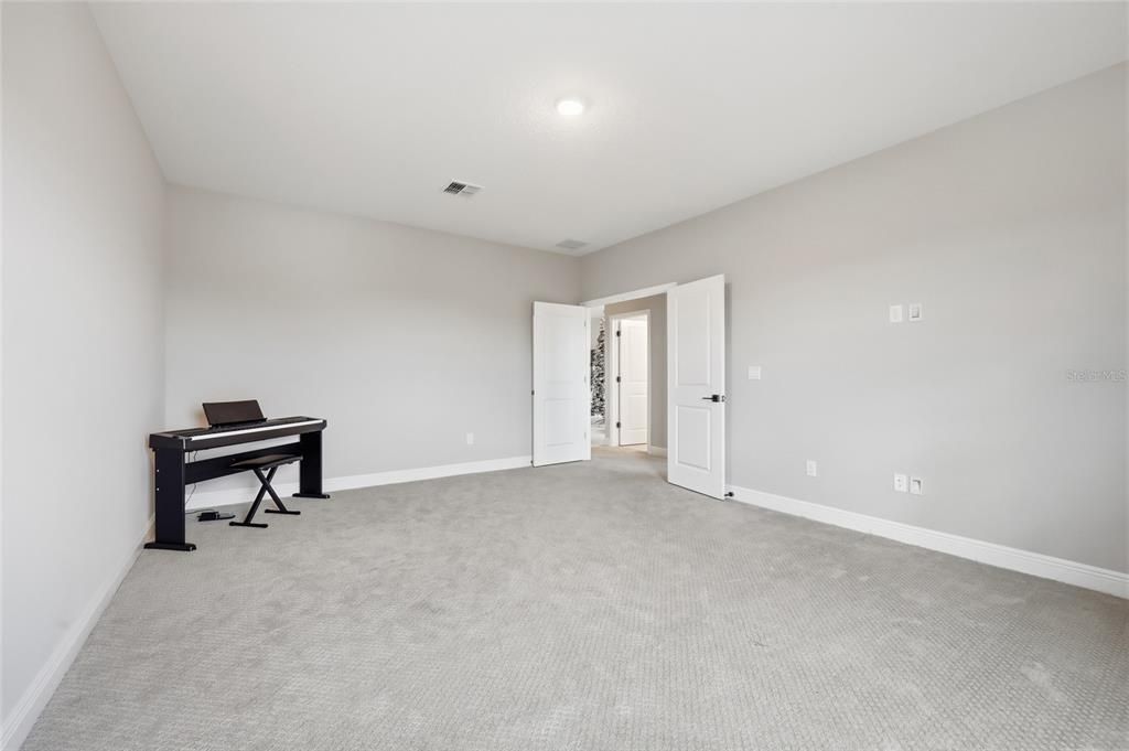 На продажу: $900,000 (7 спален, 4 ванн, 4720 Квадратных фут)