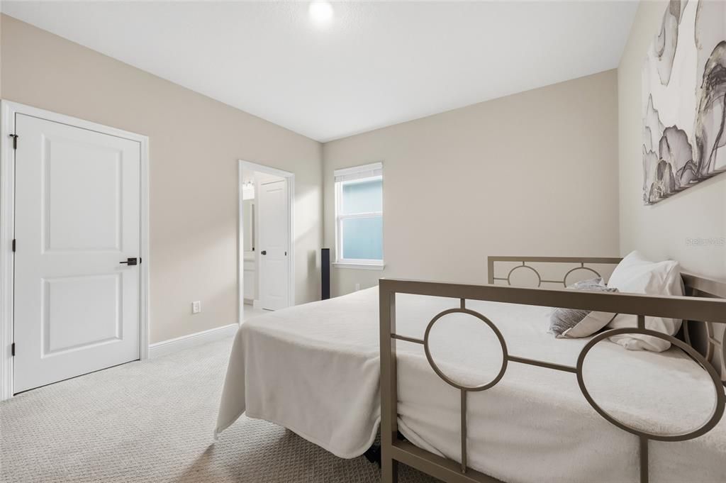 На продажу: $900,000 (7 спален, 4 ванн, 4720 Квадратных фут)