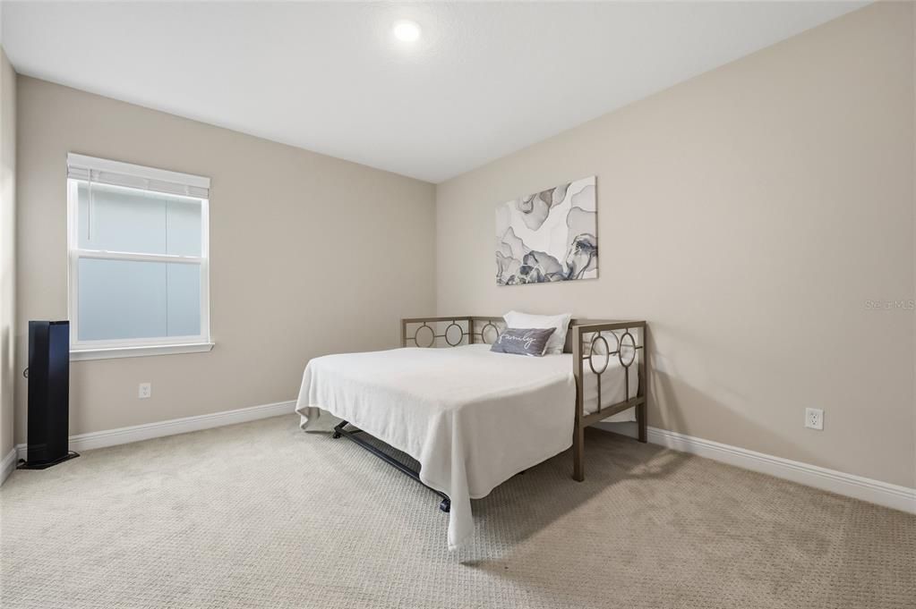 На продажу: $900,000 (7 спален, 4 ванн, 4720 Квадратных фут)