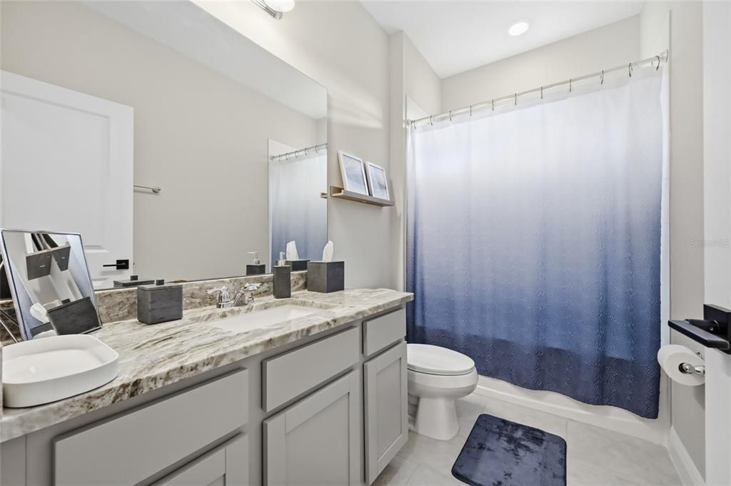 На продажу: $900,000 (7 спален, 4 ванн, 4720 Квадратных фут)