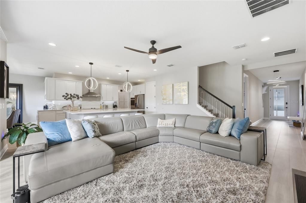 На продажу: $900,000 (7 спален, 4 ванн, 4720 Квадратных фут)