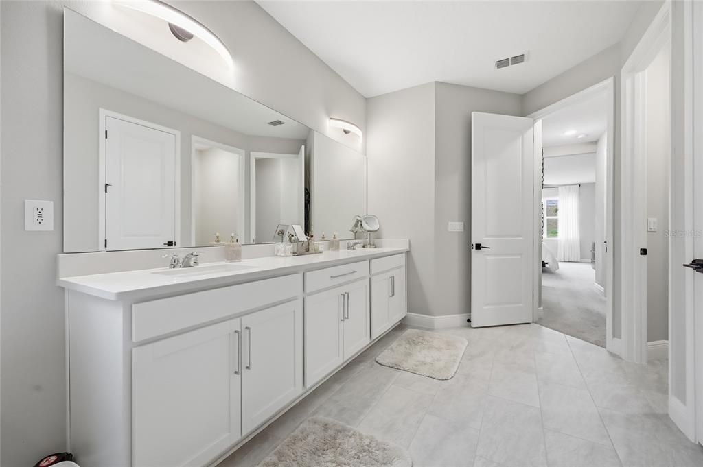 На продажу: $900,000 (7 спален, 4 ванн, 4720 Квадратных фут)