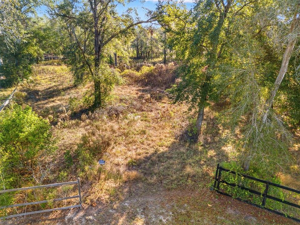 На продажу: $72,000 (0.96 acres)