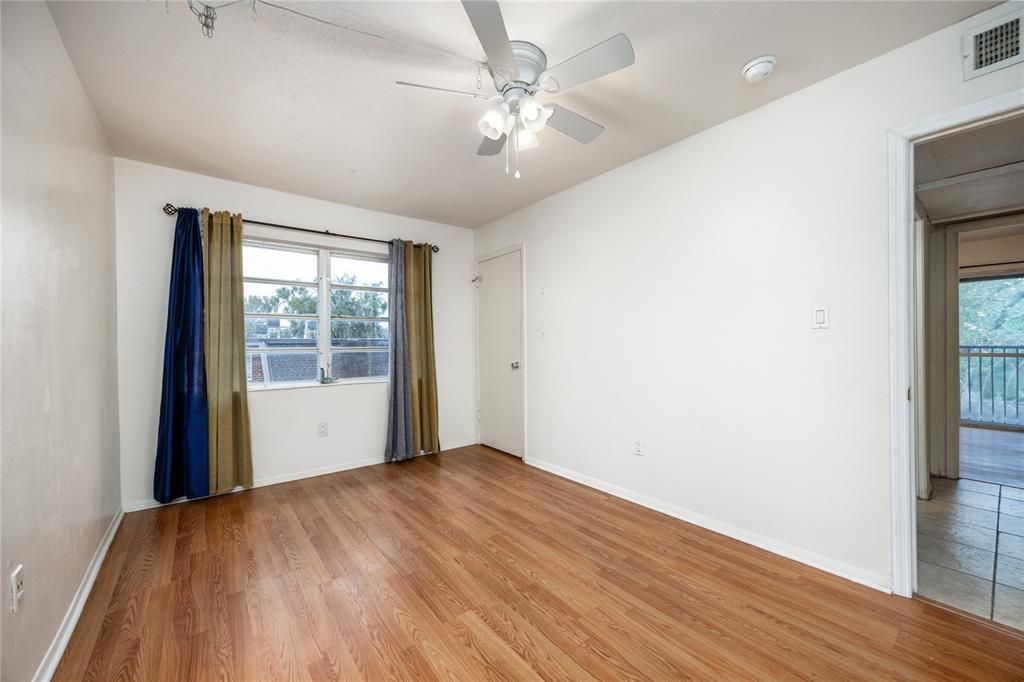 待售: $118,000 (2 贝兹, 1 浴室, 755 平方英尺)