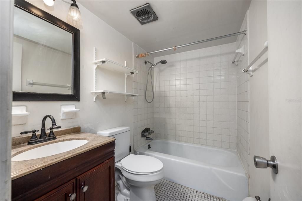 待售: $118,000 (2 贝兹, 1 浴室, 755 平方英尺)