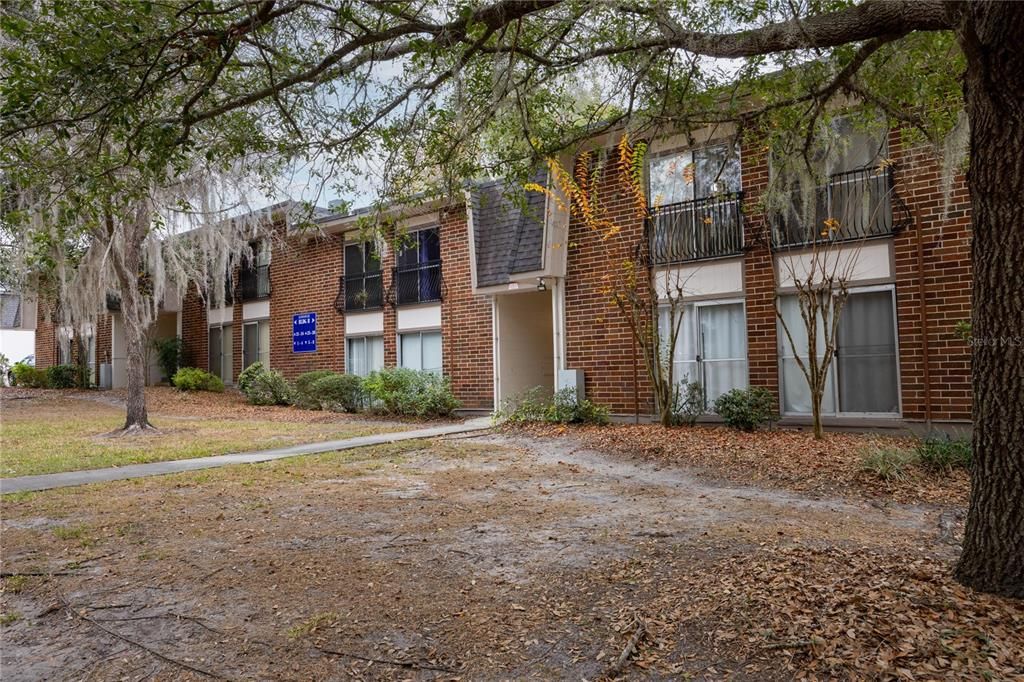 待售: $118,000 (2 贝兹, 1 浴室, 755 平方英尺)