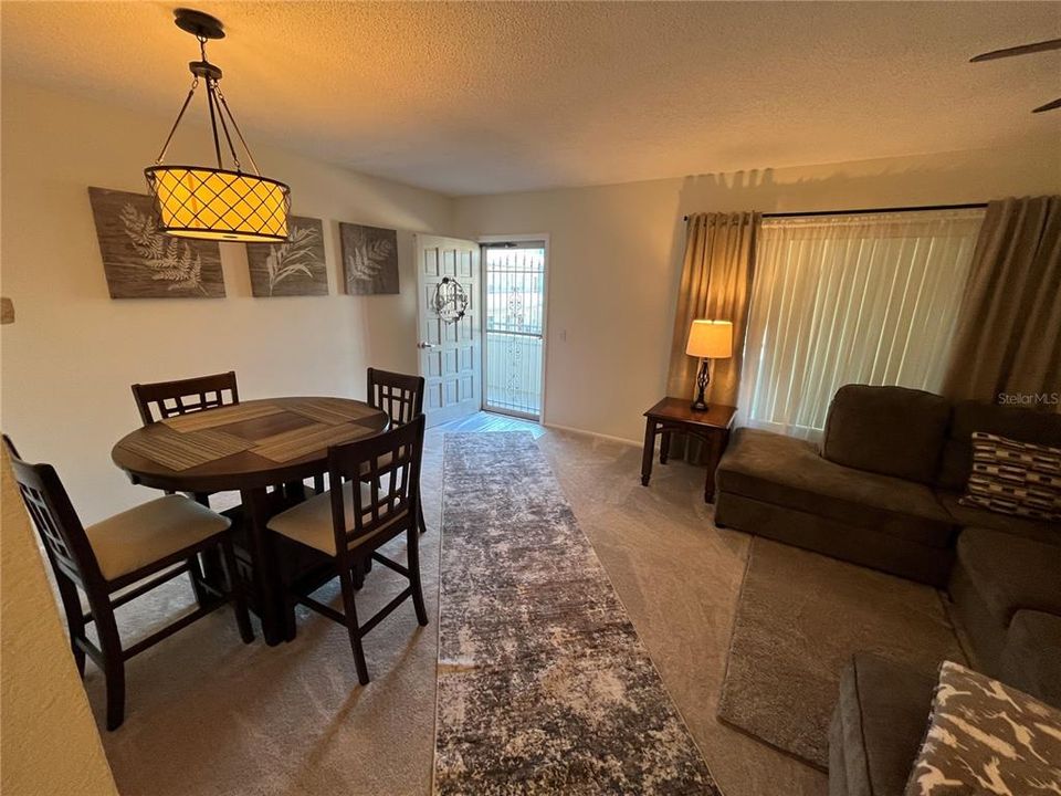 待售: $128,500 (1 贝兹, 1 浴室, 825 平方英尺)