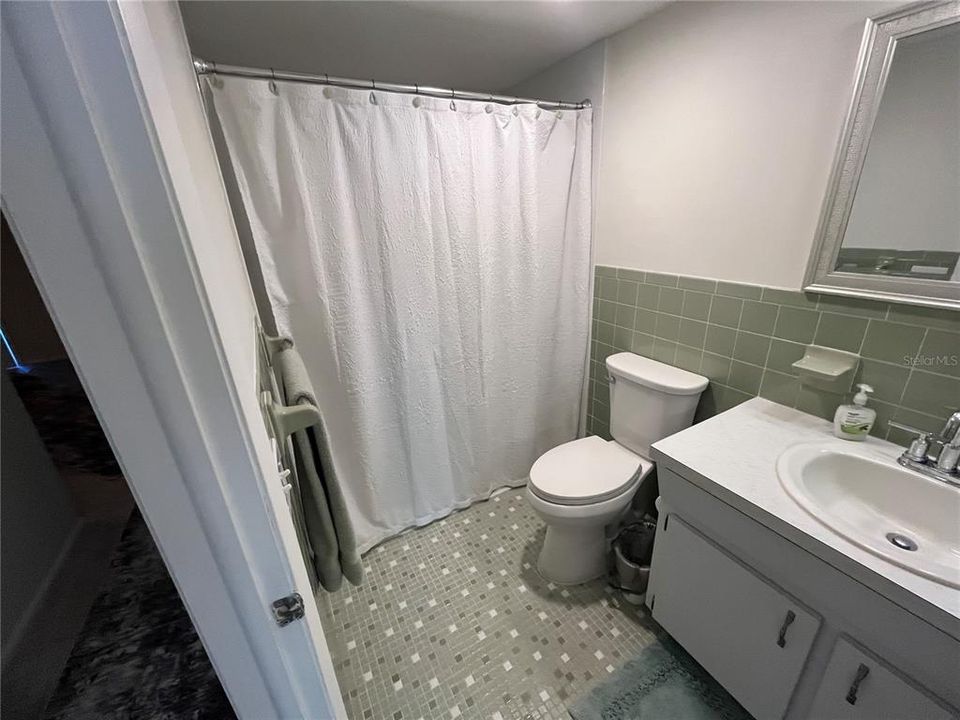 待售: $128,500 (1 贝兹, 1 浴室, 825 平方英尺)