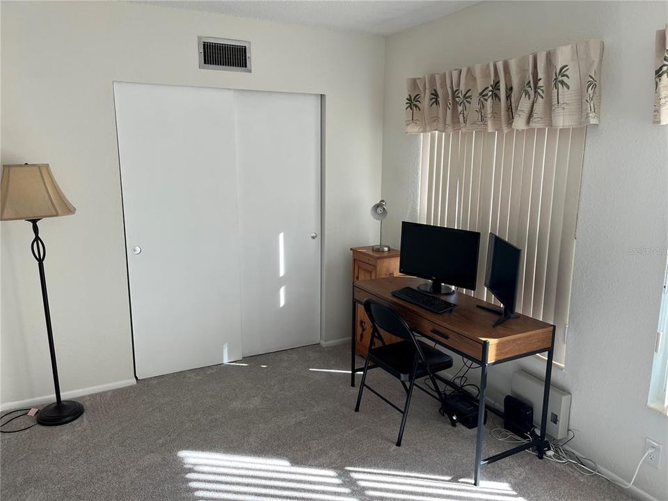 待售: $128,500 (1 贝兹, 1 浴室, 825 平方英尺)