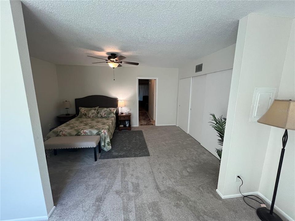 待售: $128,500 (1 贝兹, 1 浴室, 825 平方英尺)