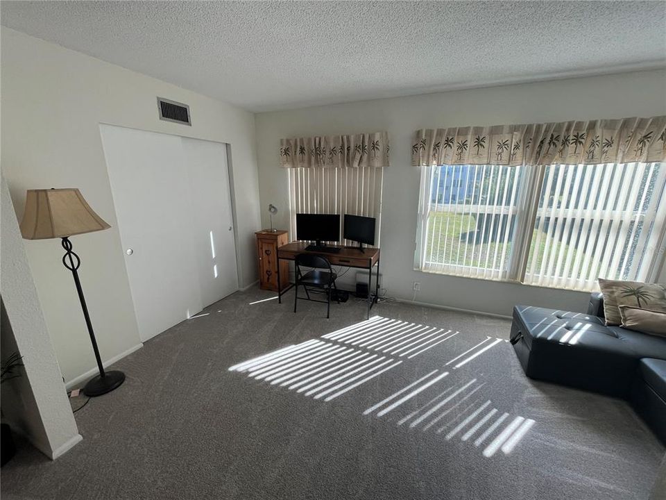 待售: $128,500 (1 贝兹, 1 浴室, 825 平方英尺)