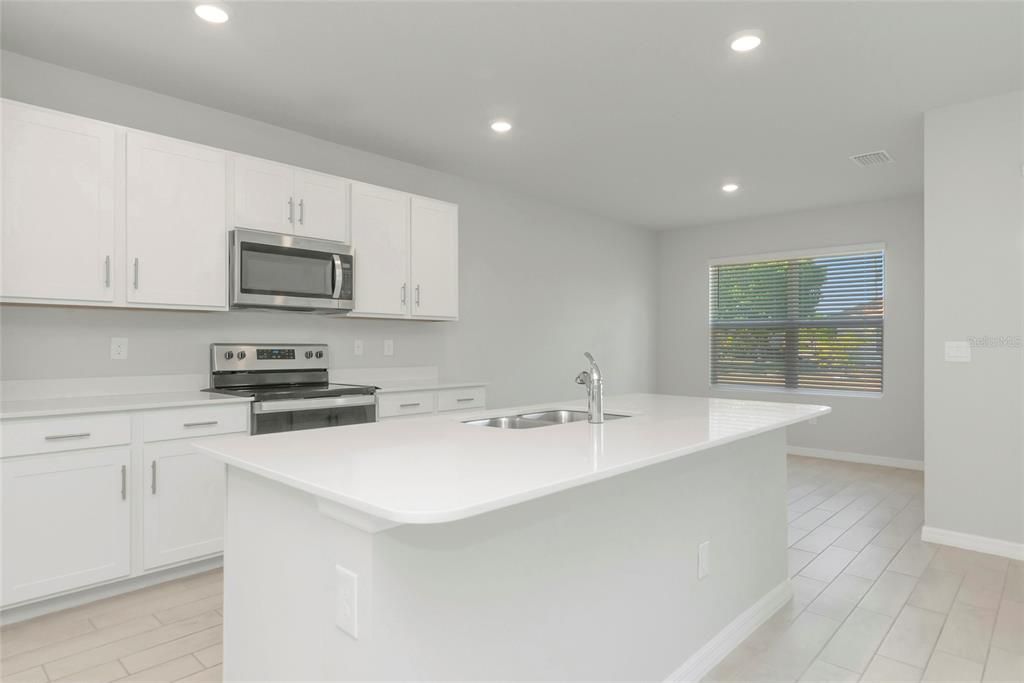 For Sale: $435,000 (4 beds, 3 baths, 2032 Square Feet)