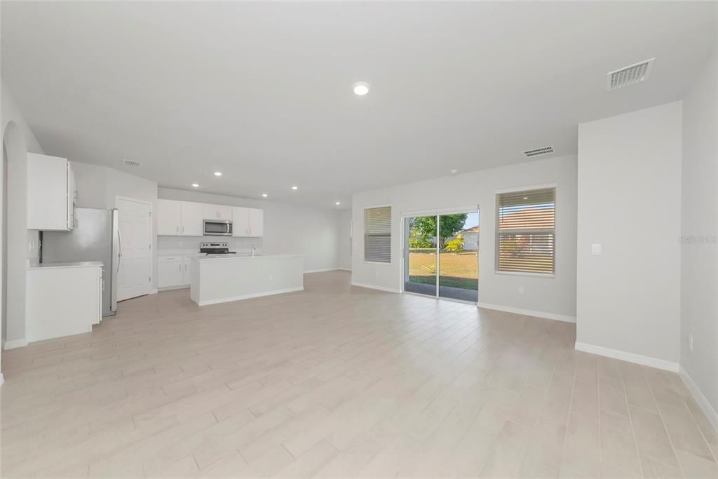 For Sale: $435,000 (4 beds, 3 baths, 2032 Square Feet)