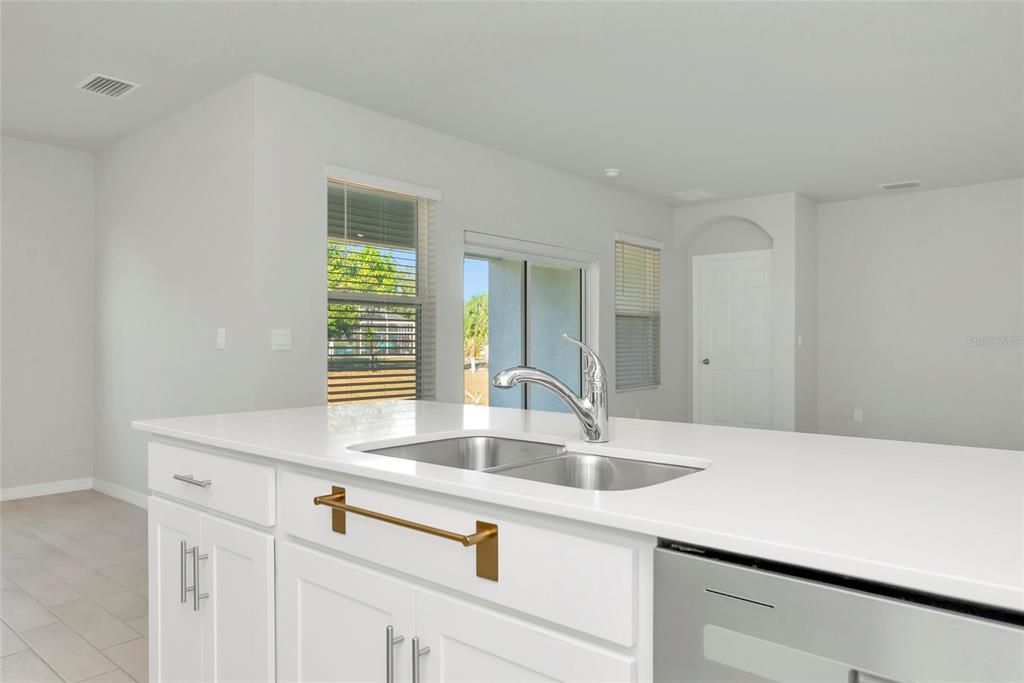 For Sale: $435,000 (4 beds, 3 baths, 2032 Square Feet)